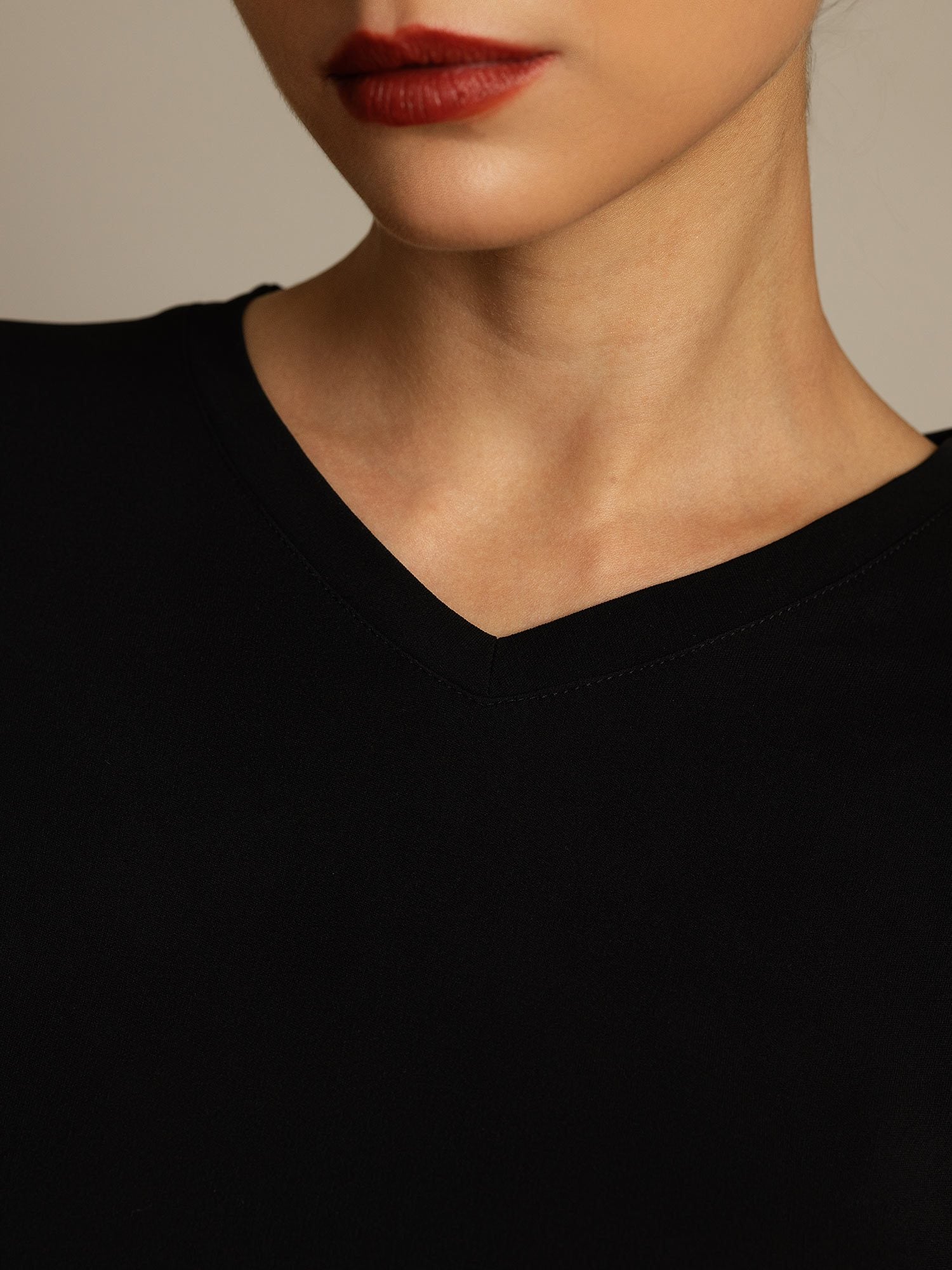 [Negro] SilkSilky-ES Seda Pura Cuello en V Camisetas de Mujer 004