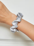 SilkSilky ES 19Momme Seda Pura Scrunchie Plata 001