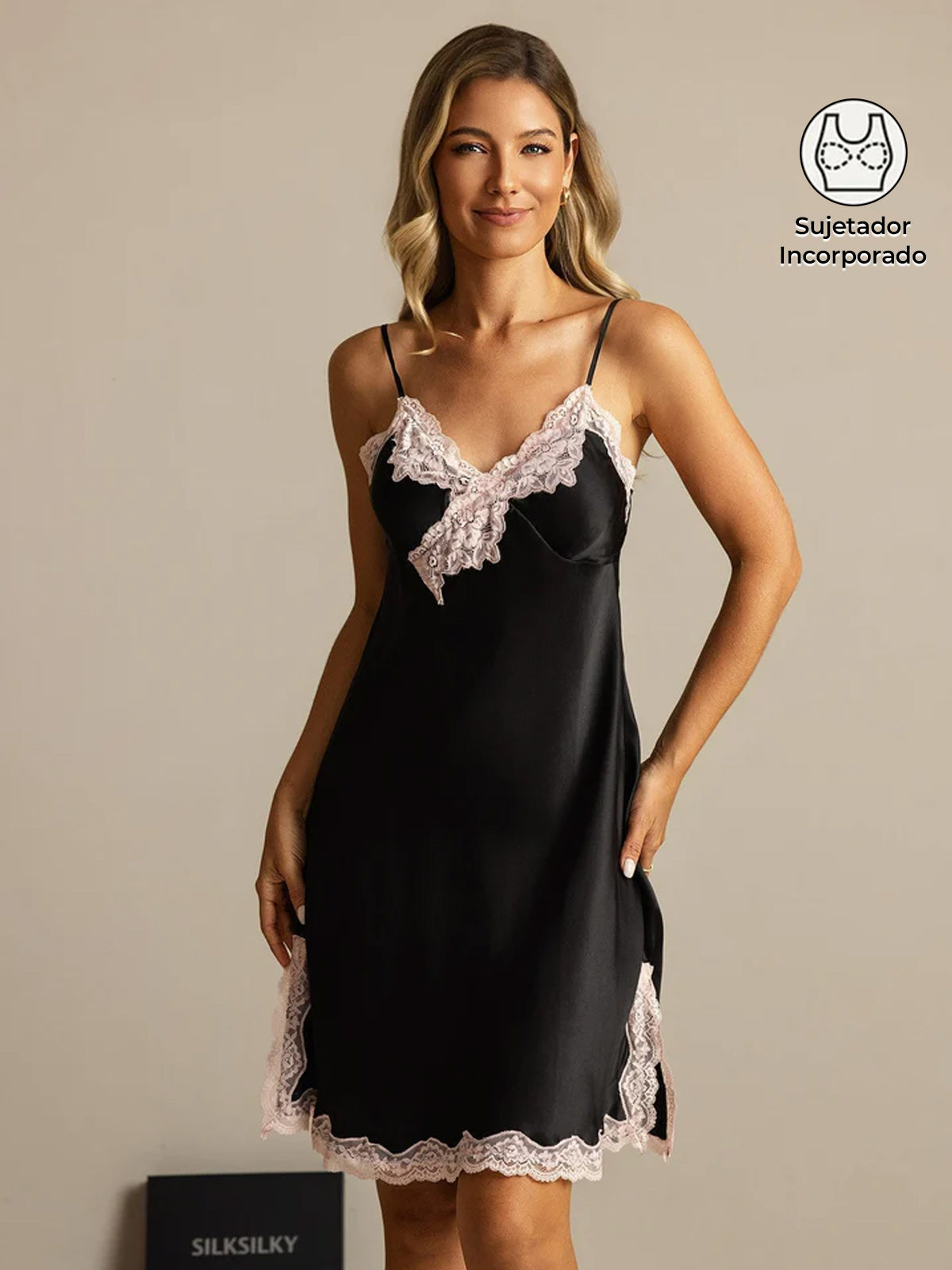 Camisón Corto de Seda Pura con Tirantes Spaghetti y Sujetador Integrado