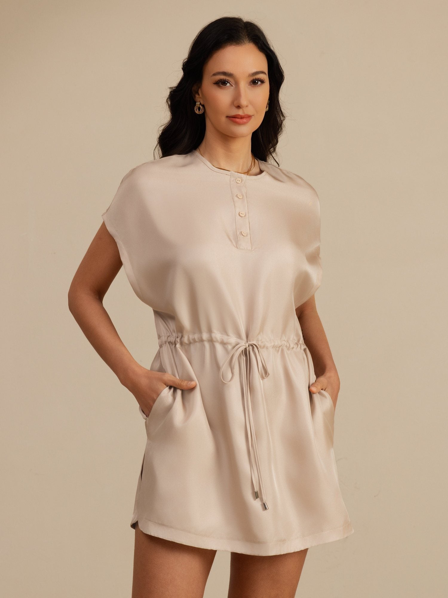 [Marrón Claro] SilkSilky-ES 18Momme Manga Casquillo Cuello Henley Vestido 001